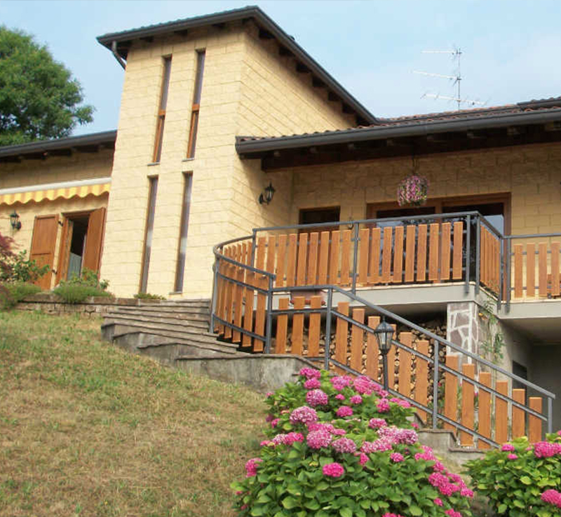 Serramenti in PVC linea Efficienta per villetta a Rota Imagna (Bergamo) Serramenti in PVC linea Efficienta per villetta a Rota Imagna (Bergamo)