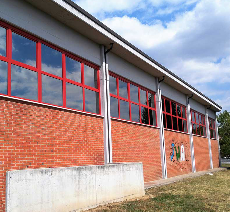 Serramenti in pvc linea Archindustria per una palestra a Treviolo Serramenti in pvc linea Archindustria per una palestra a Treviolo