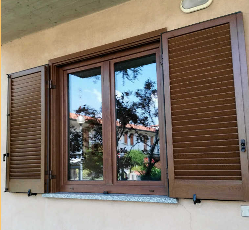 La villetta a Paladina ha scelto i serramenti in PVC linea Efficienta La villetta a Paladina ha scelto i serramenti in PVC linea Efficienta